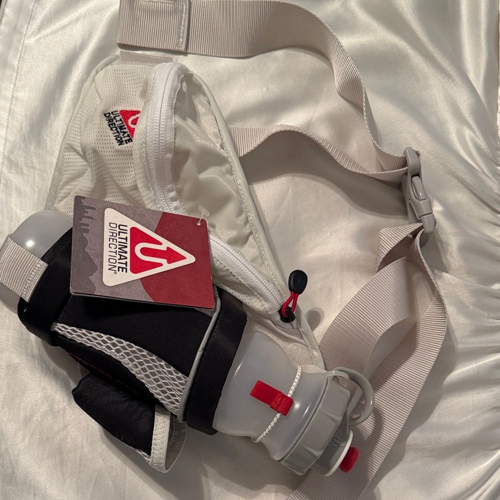 Ultimate Direction White and Black Hydration Belt